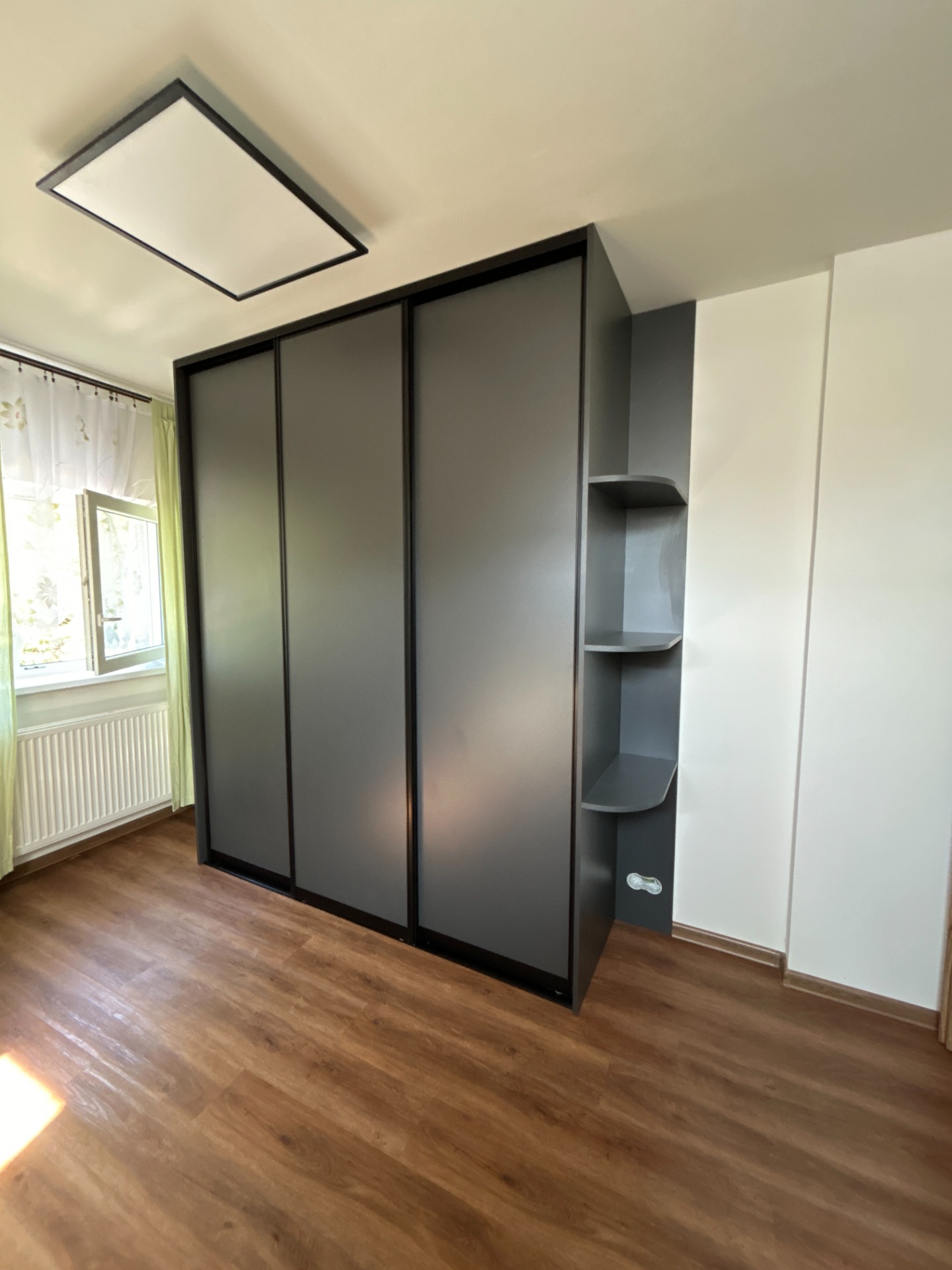 Véstavěna skříně 05/2025